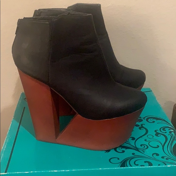 Shoes - Picture 3 of 3